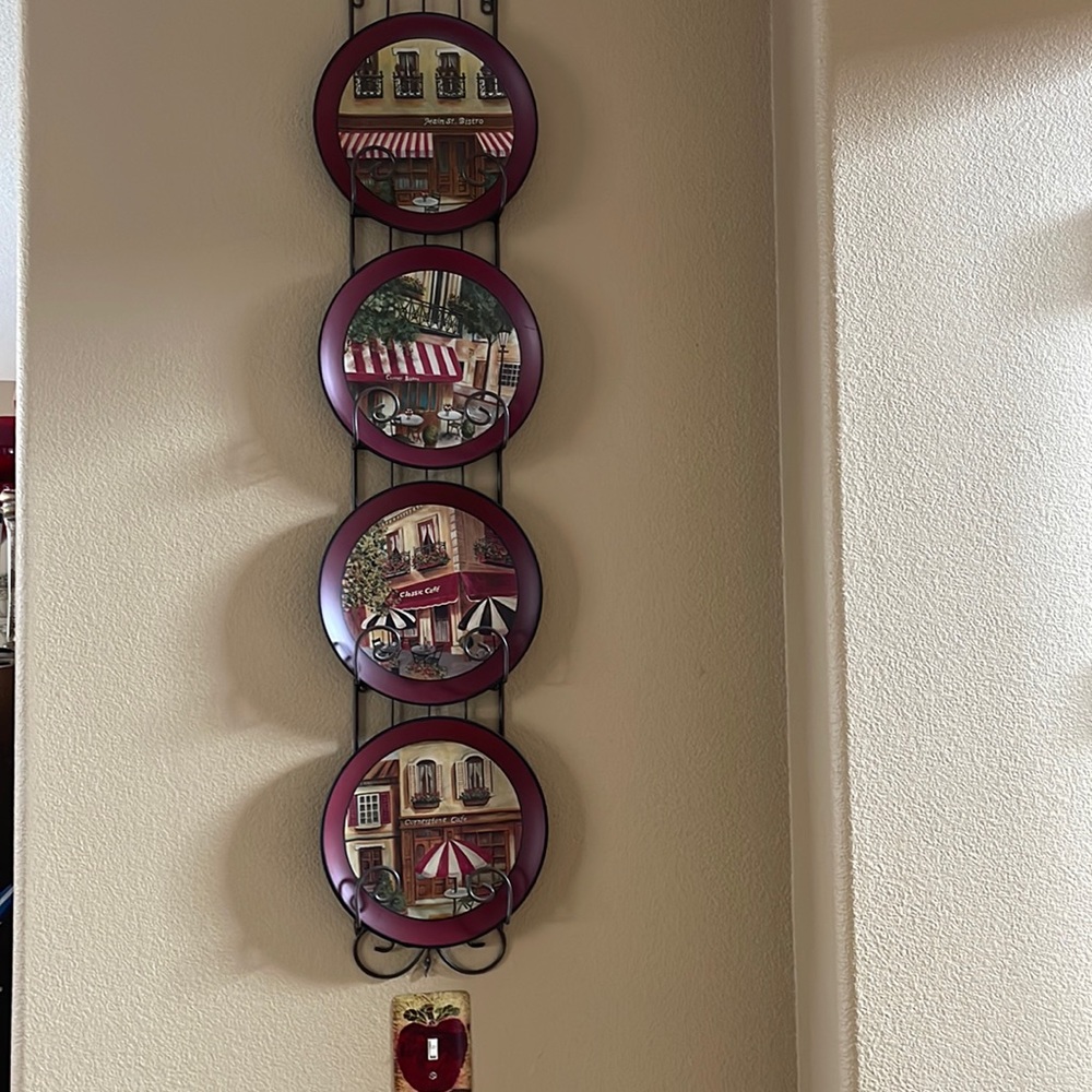 4 decorative plates